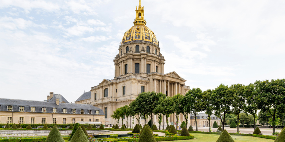 he Golden dome above Napoleon's Tomb, photo Les Invalidse
